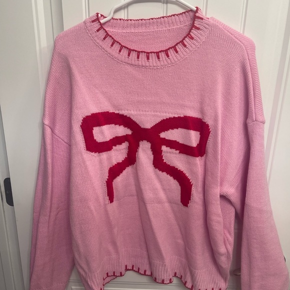 Calling all BOW LOVERS.  Pink crewneck w red bow and stitching accents. Size L - Picture 6 of 12
